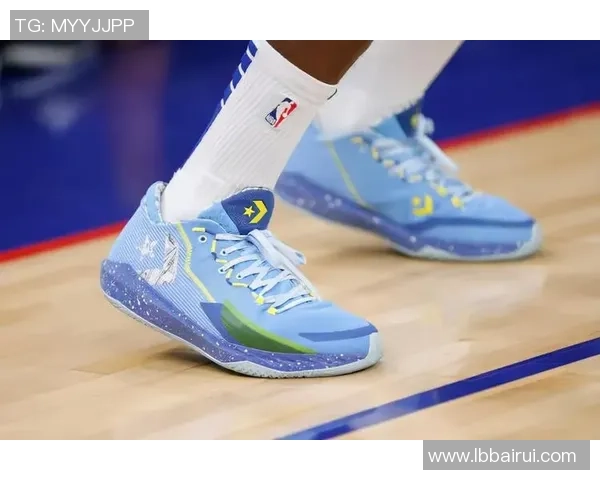 足球球星与球鞋的完美搭配探索：从个性化设计到性能提升的全方位解析