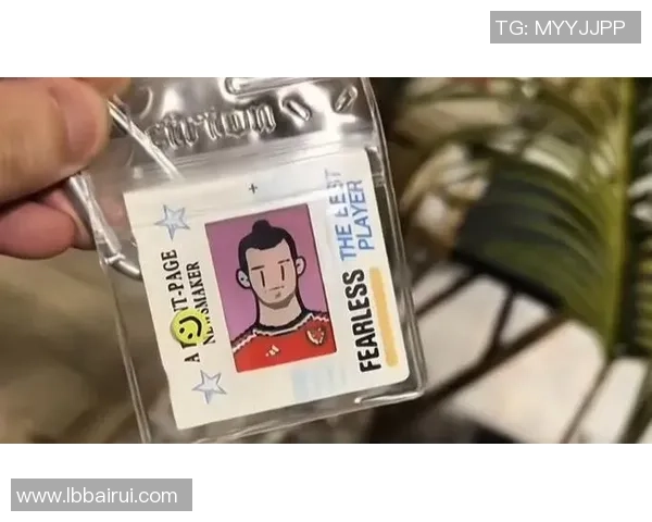 足球球星卡壳子收藏价值与设计美学探索