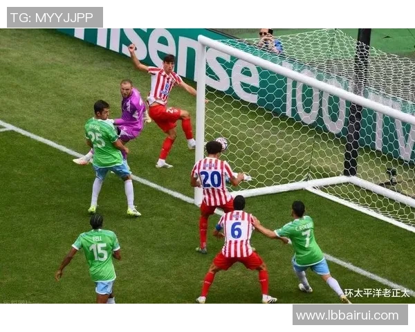 足球球星场上引发热议 一动作引发网友热烈讨论和广泛关注